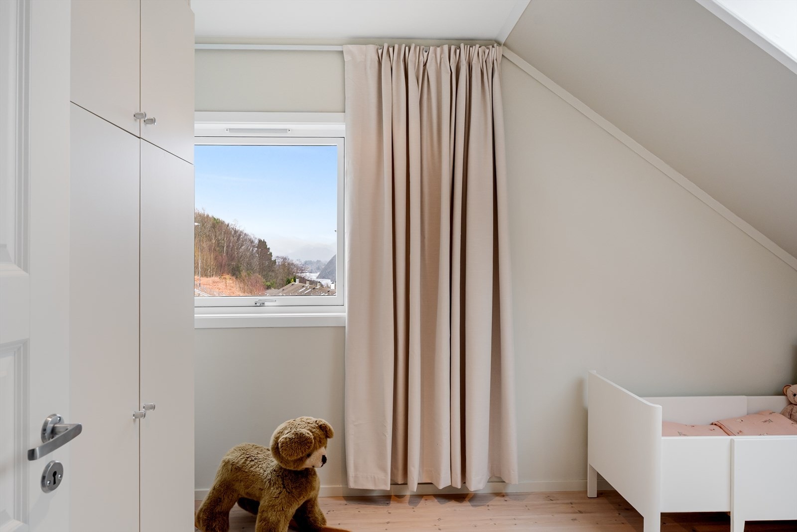 Også dette rommet har garderobeøløsning. Galleribilde