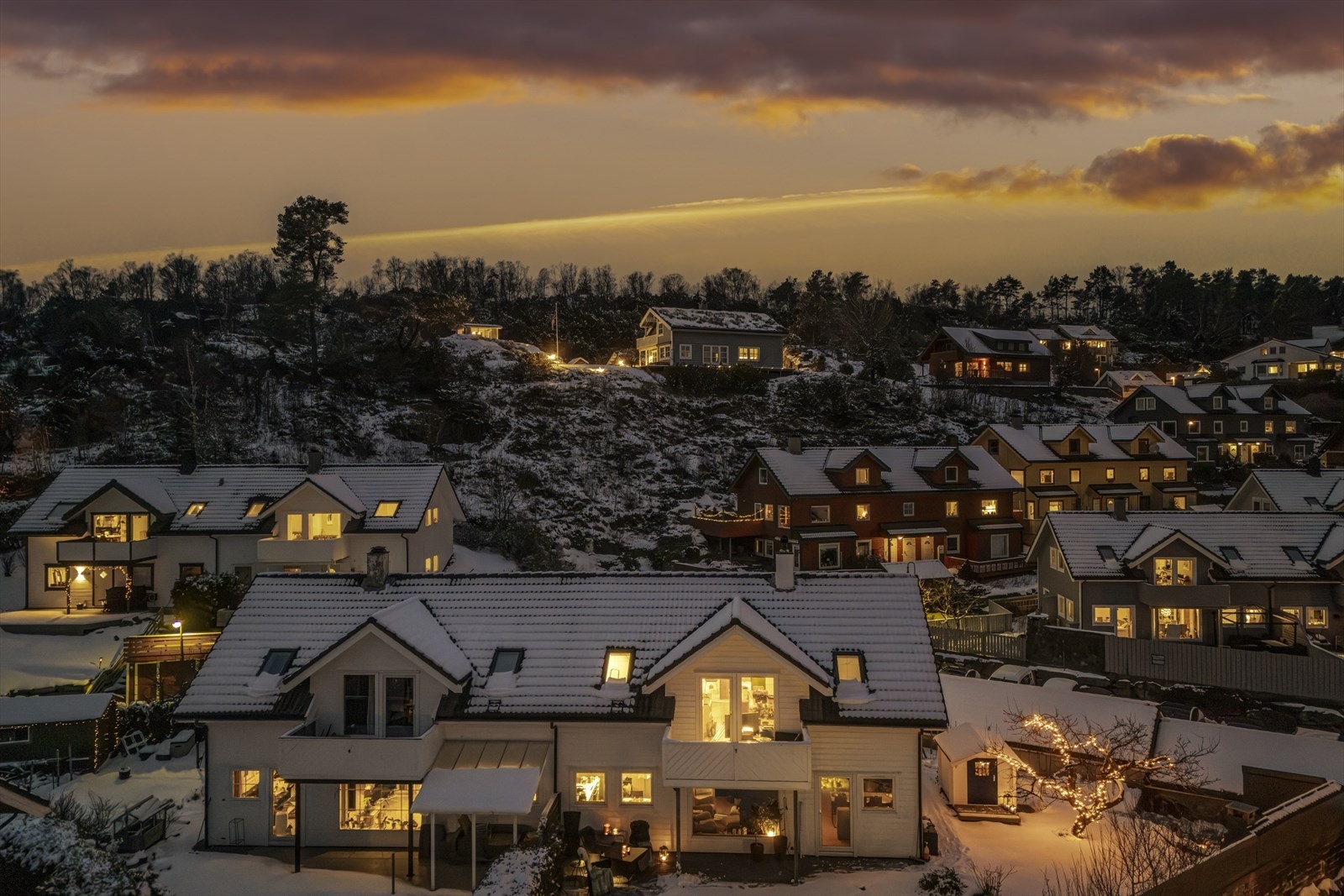 I bakgrunnen skimtes Såtafjellet, en flott tur rett utenfor døren. Galleribilde