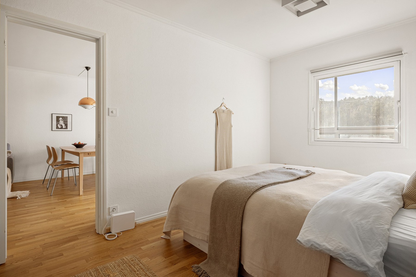 Fra stuen er det inngang til hovedsoverommet som måles til 13,2 kvm. Galleribilde