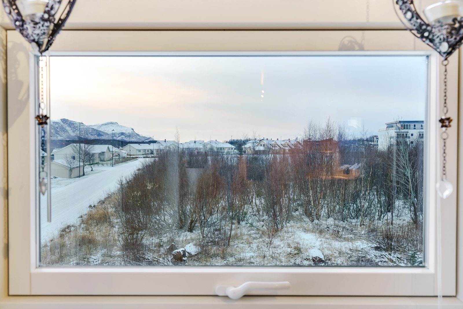 Utsikt mot sør fra stuen. Galleribilde