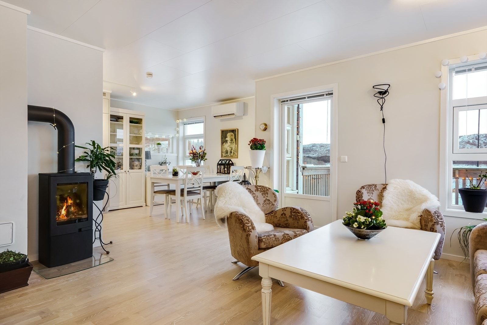 Velkommen til Ringveien 86B som her presenteres av eiendomsmegler Elin Edblad - Aktiv Eiendomsmegling. Foto: DBN Boligfoto Galleribilde