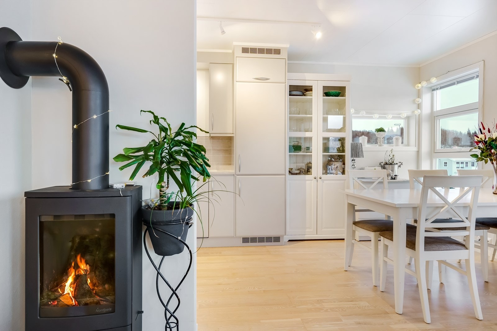 Vedovn sørger for fin stemning og behagelig oppvarming. Galleribilde