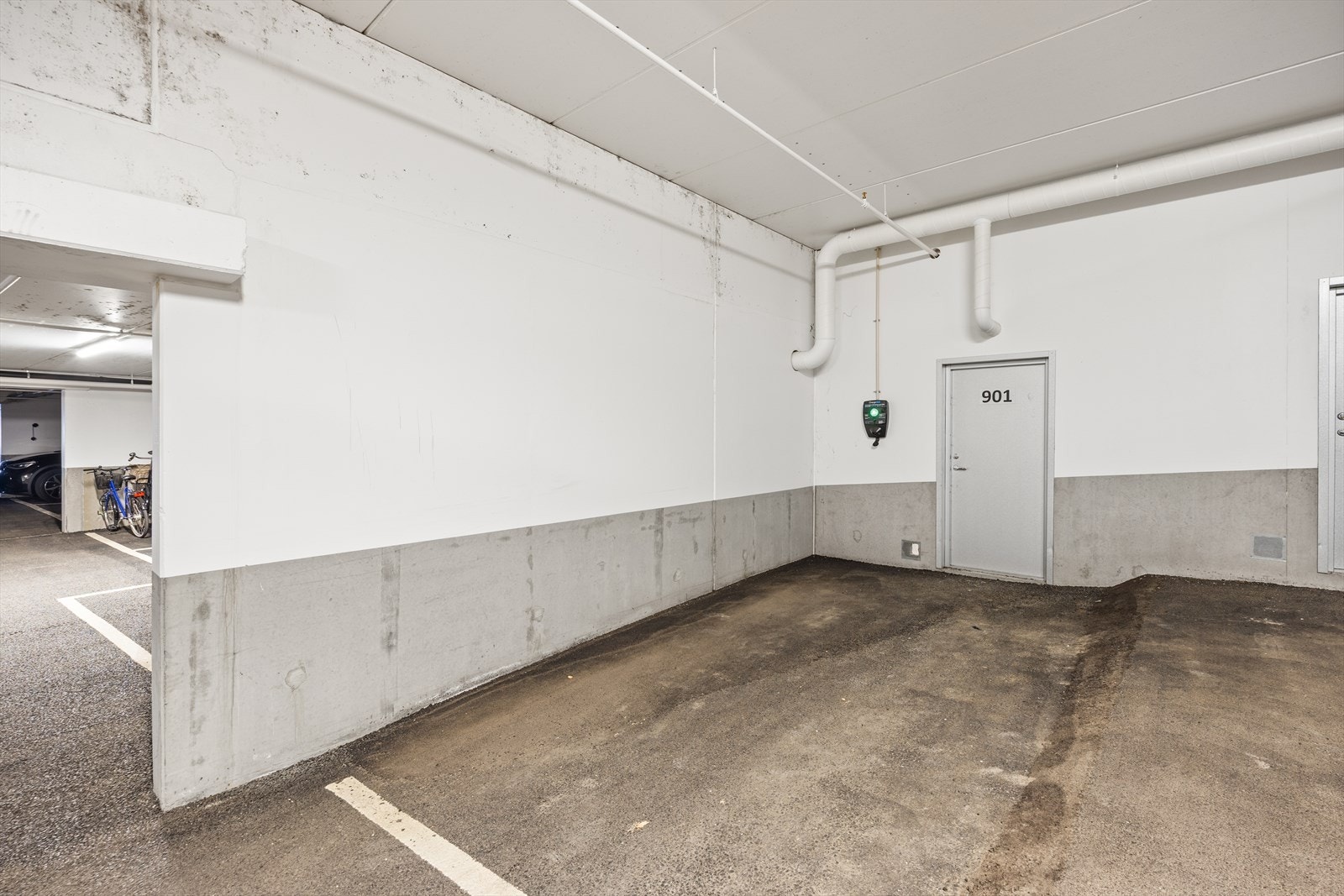 Det medfølger to garasjeplasser til leiligheten, hvorav en har opplegg for elbillader Galleribilde