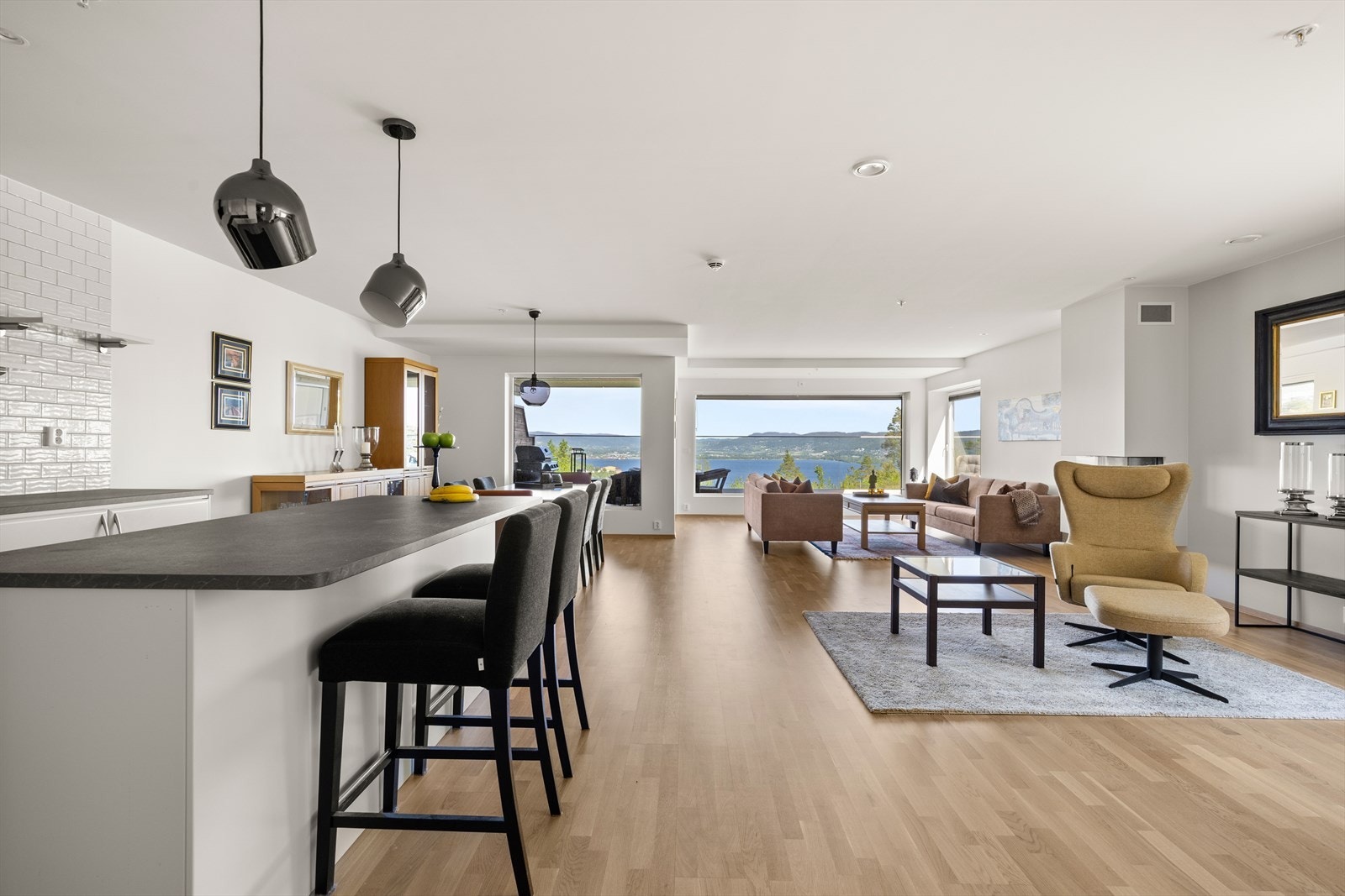 Leiligheten har moderne standard, med vannbåren gulvvarme i oppholdsrom, samt balansert ventilasjon Galleribilde