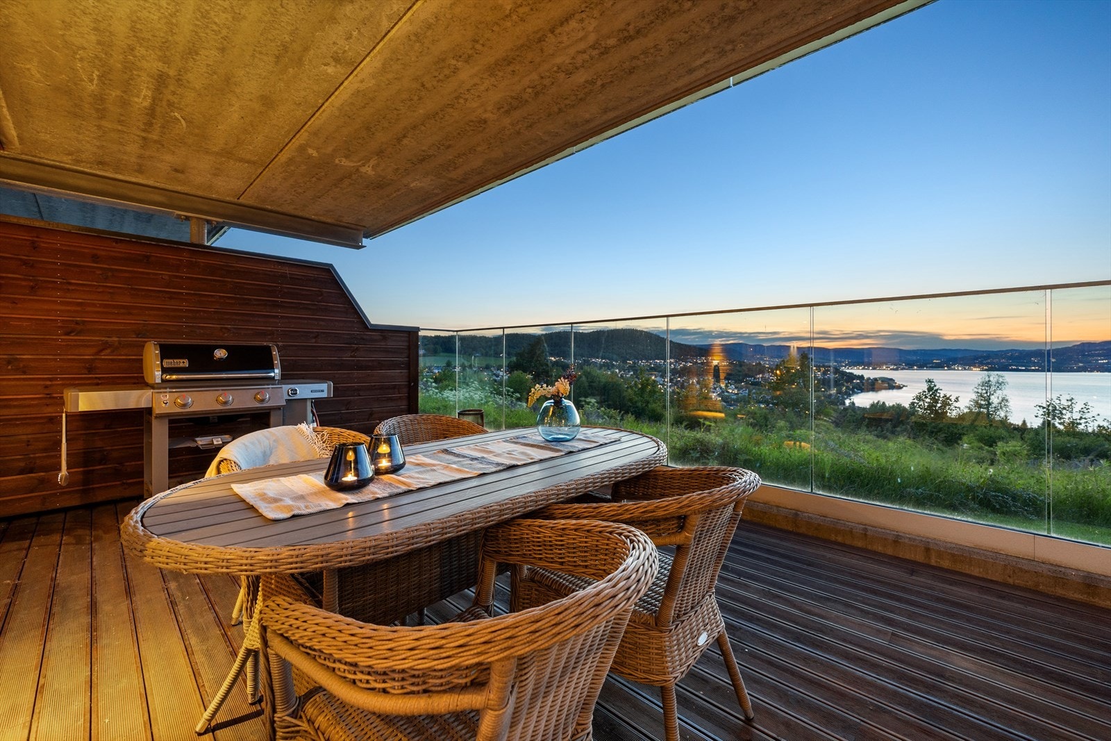 Her kan man nyte både soloppgang og solnedgang Galleribilde