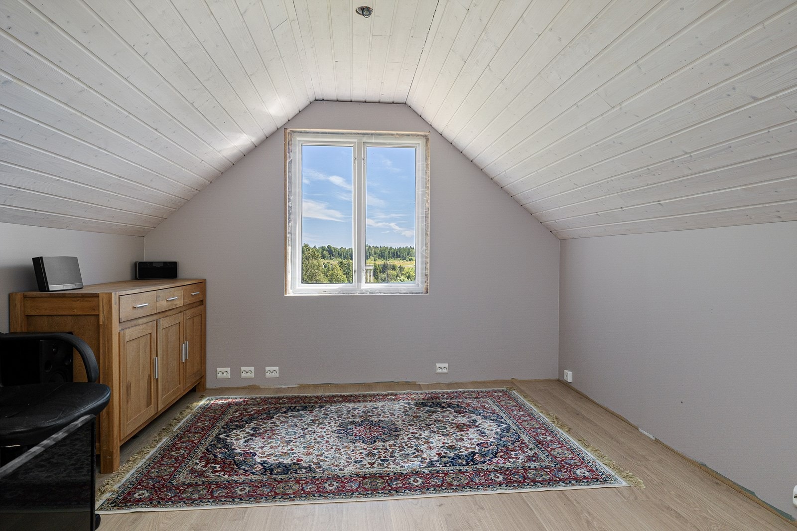 Loft over garasjen. Galleribilde