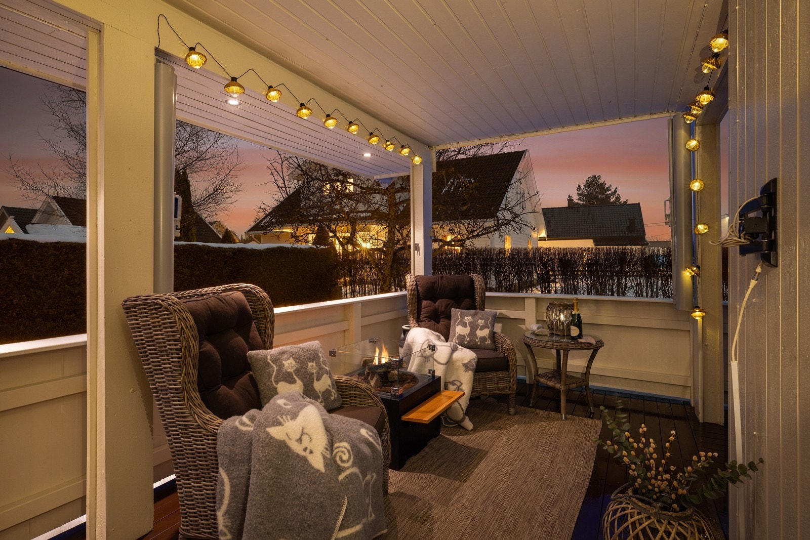 Siden store deler av terrassen er overbygget, forlenges utesesongen betraktelig; her kan du sitte tørt og lunt i sommerregnet eller søke skygge på de varmeste dagene. Galleribilde