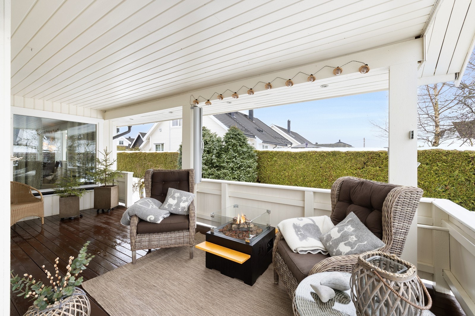 Med en overbygget terrasse, forlenges utesesongen betraktelig; her kan du sitte tørt og lunt i sommerregnet eller søke skygge på de varmeste dagene. Galleribilde