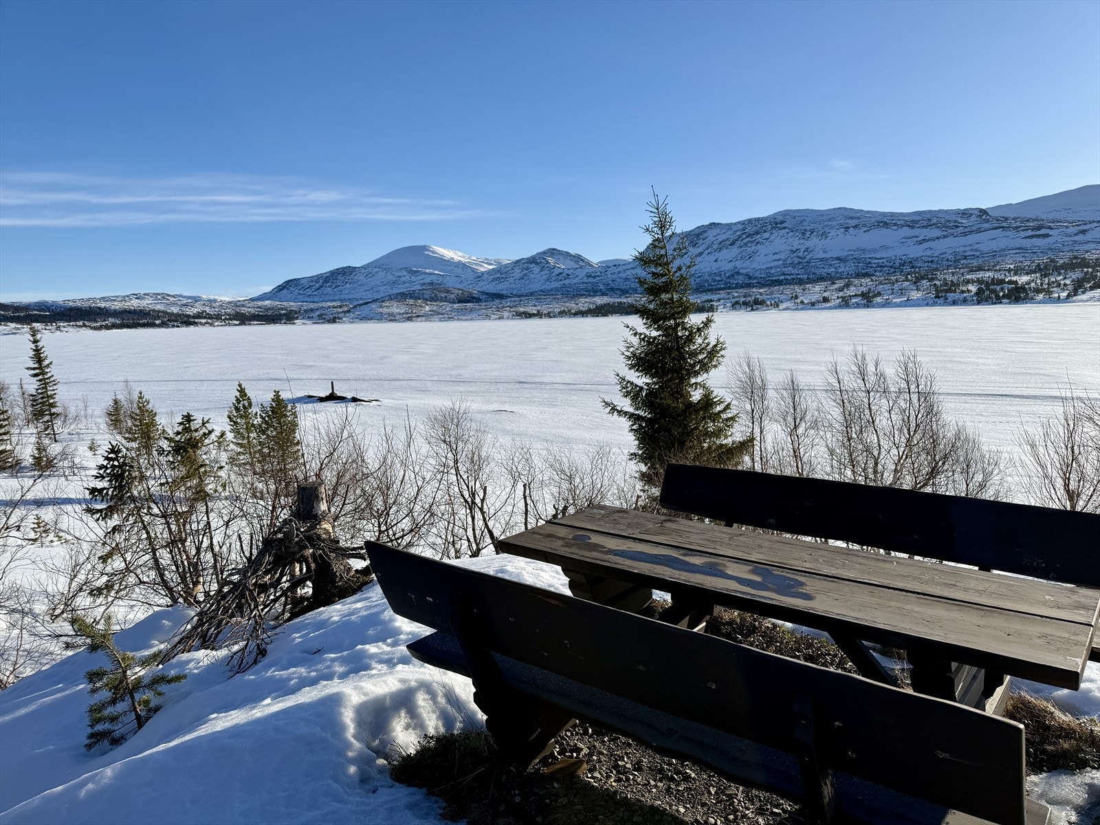 Fin og tørr uteplass med gedigen utsikt Galleribilde