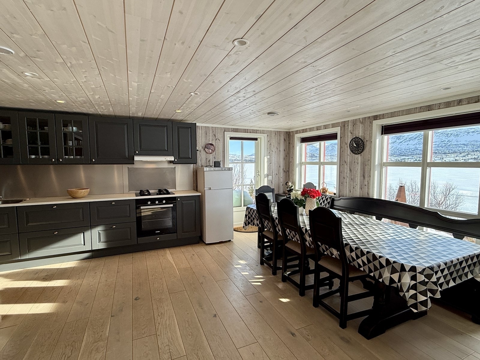 Gode møbleringsmuligheter, godt lysinnslipp. Galleribilde