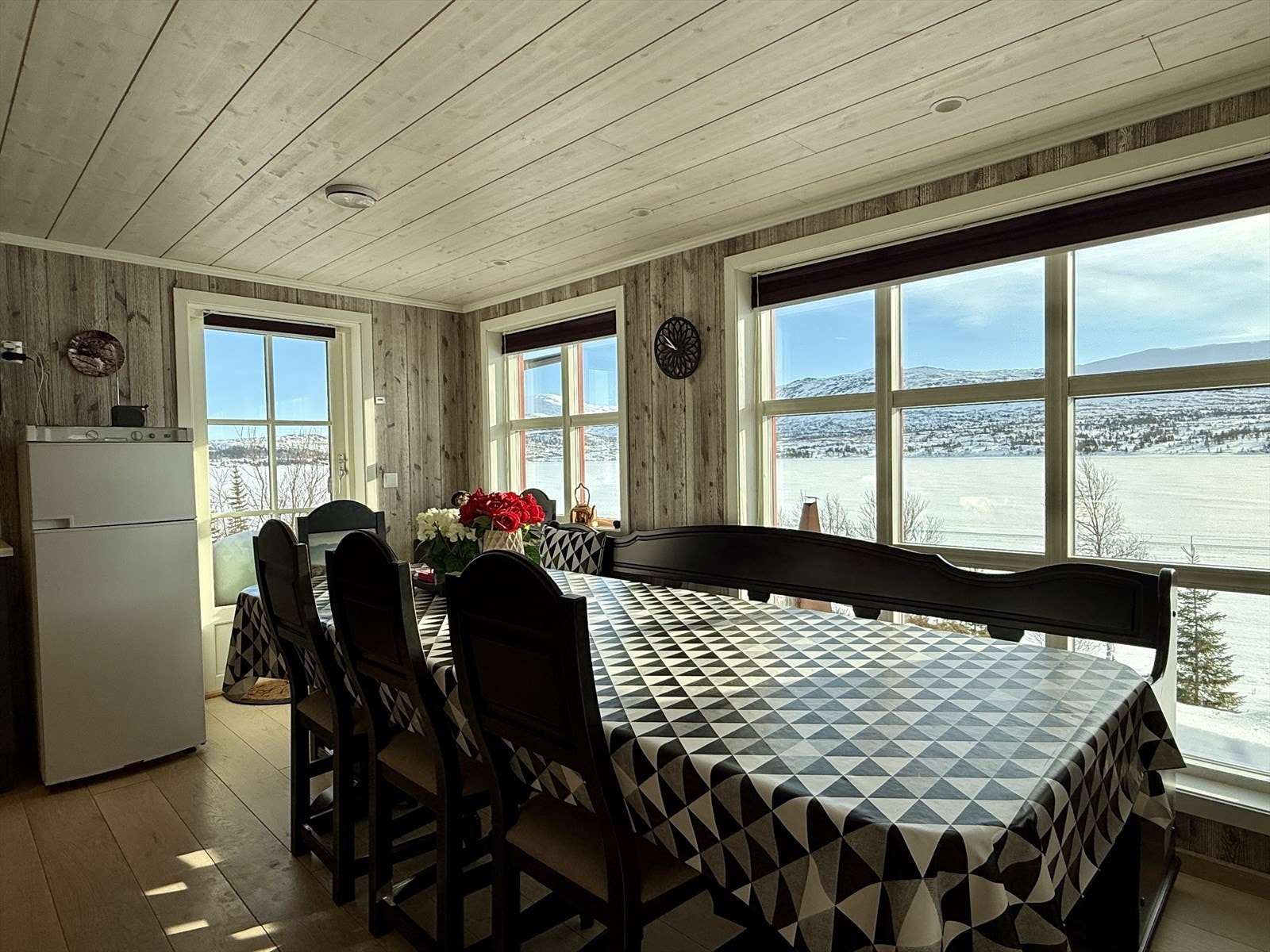 Hytten har installert balansert ventilasjonsanlegg. Galleribilde