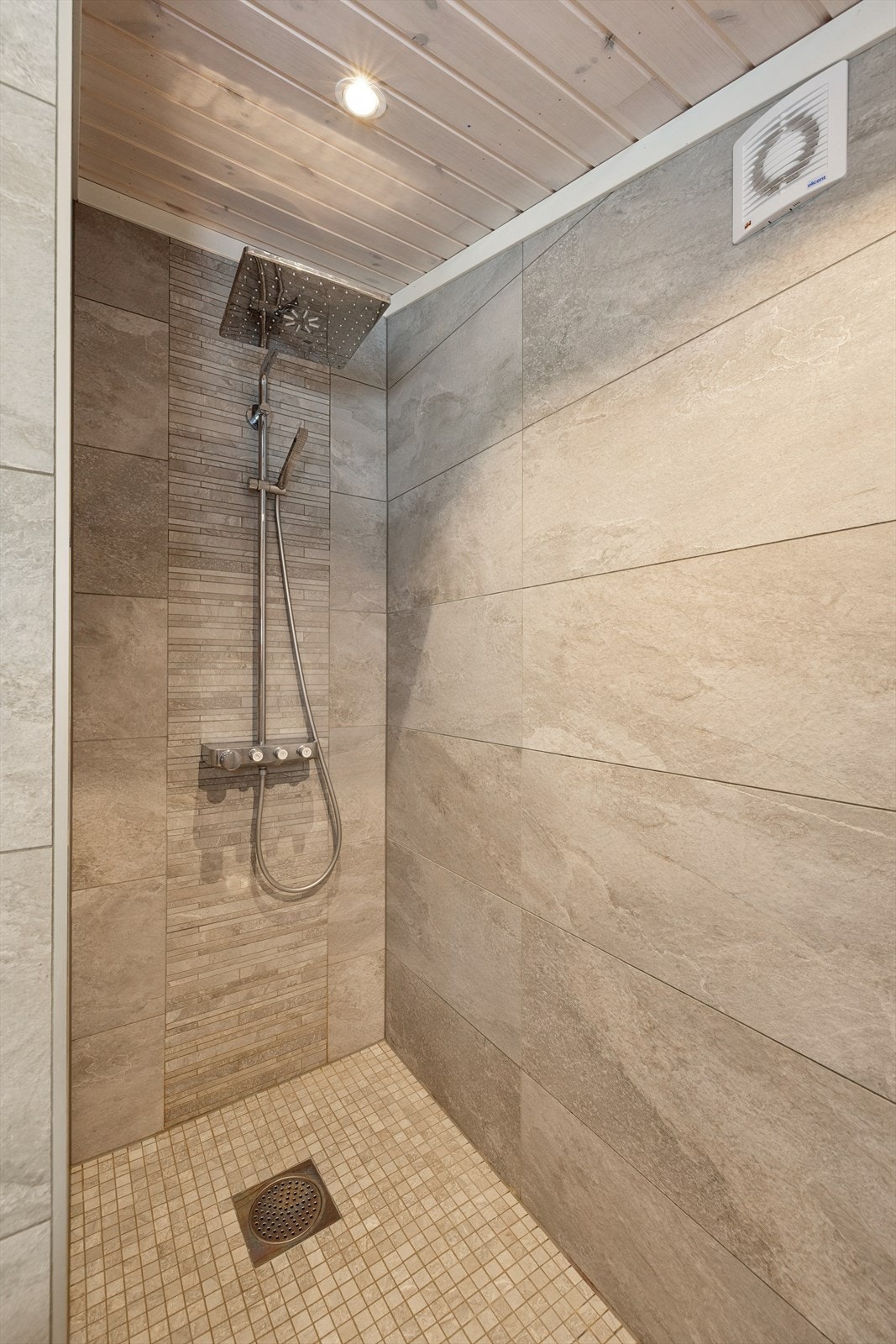 Dusjssone på baderom. Galleribilde