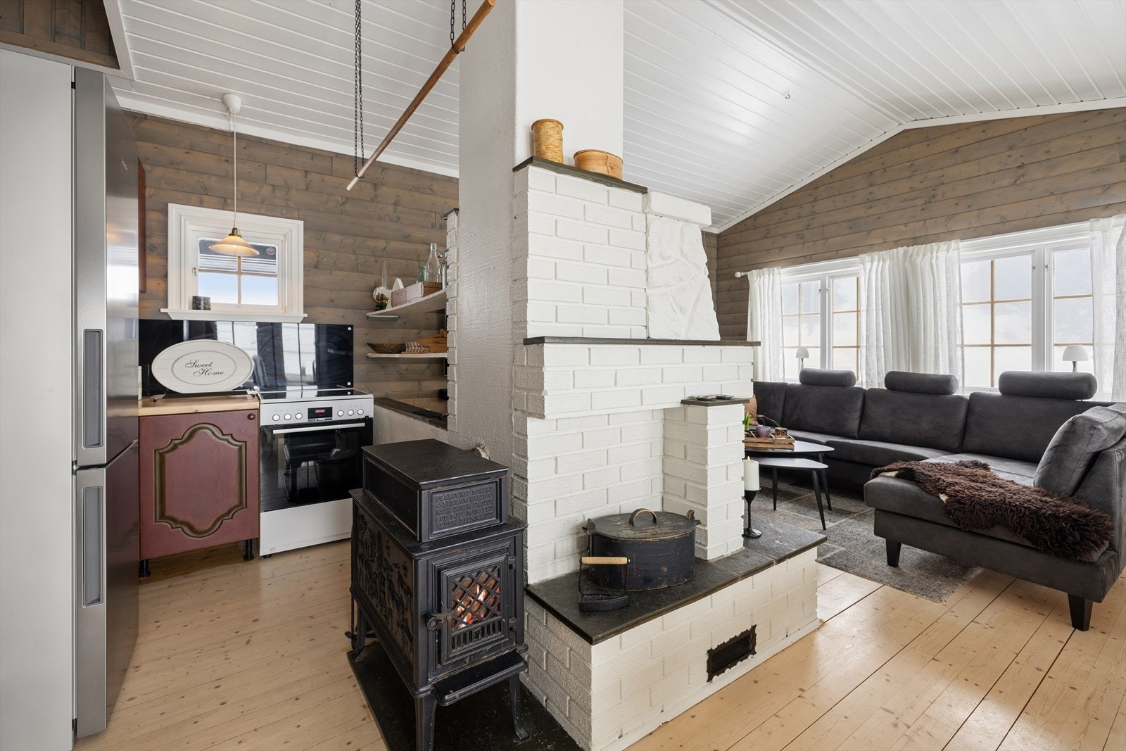 Praktisk kjøkken tilknyttet spisestue. Galleribilde