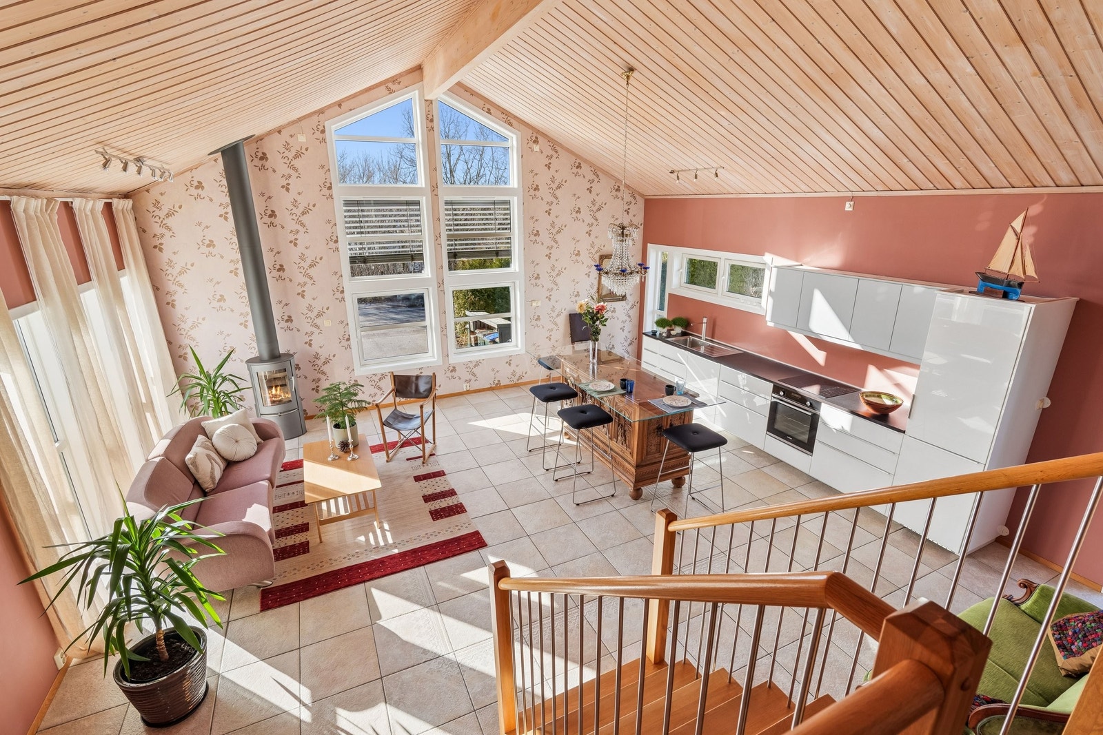 Allrom med stor takhøyde Galleribilde