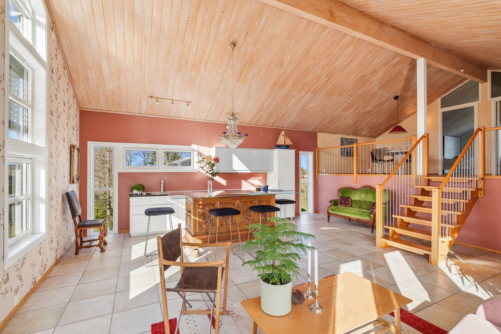 Takhøyden tillater bygging av mesanin Galleribilde