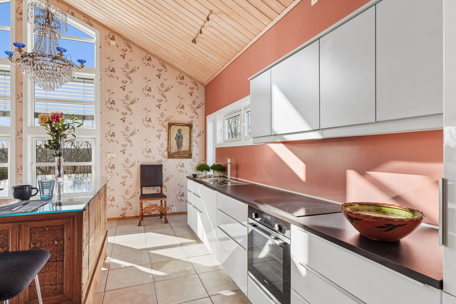 Lyst og funksjonelt kjøkken Galleribilde