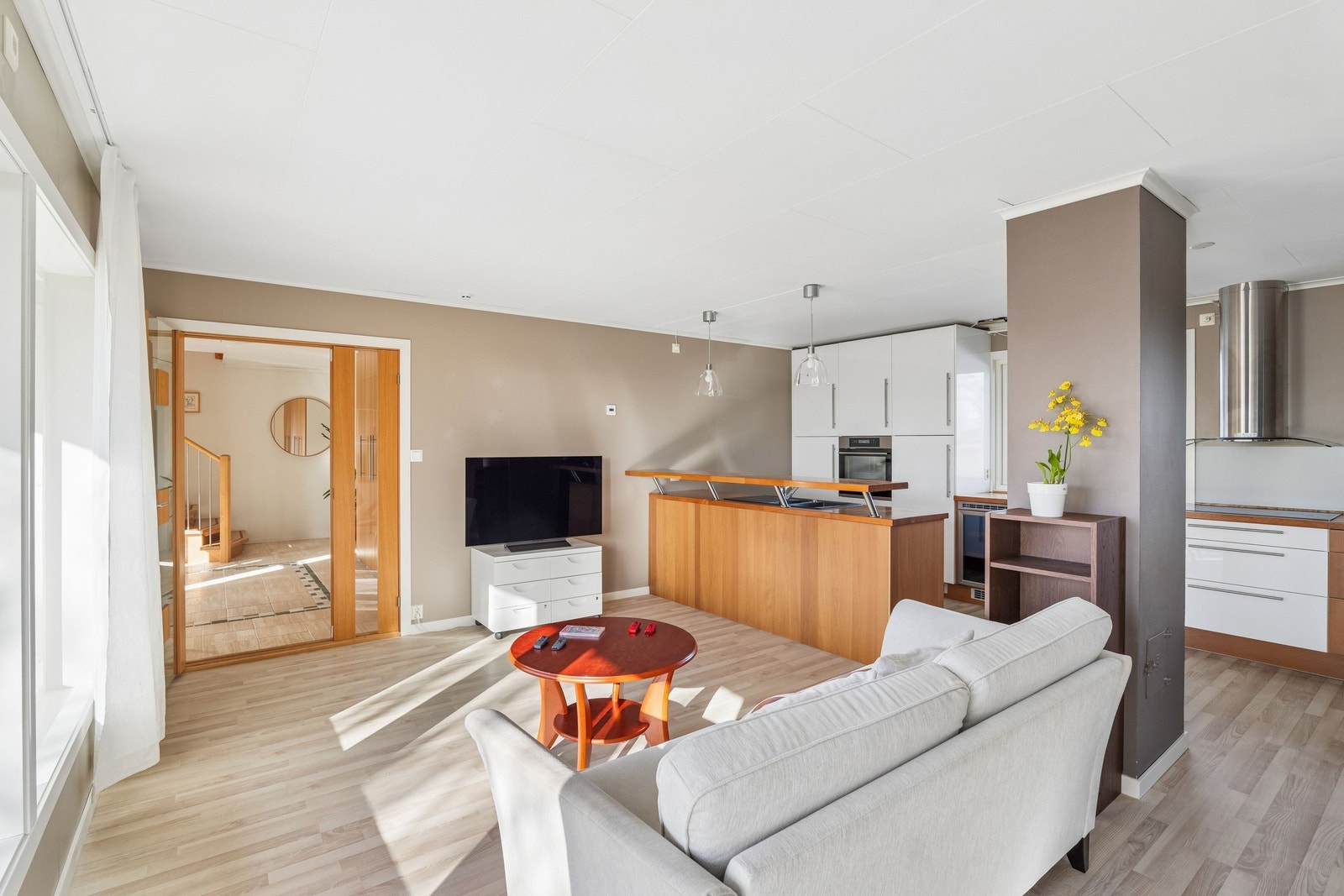 TV-stue med kjøkken Galleribilde