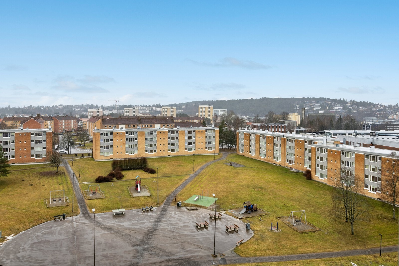SætreInnbydende 1-roms andelsleilighet i 9. etasje med flott utsikt sentralt på Manglerud. Galleribilde