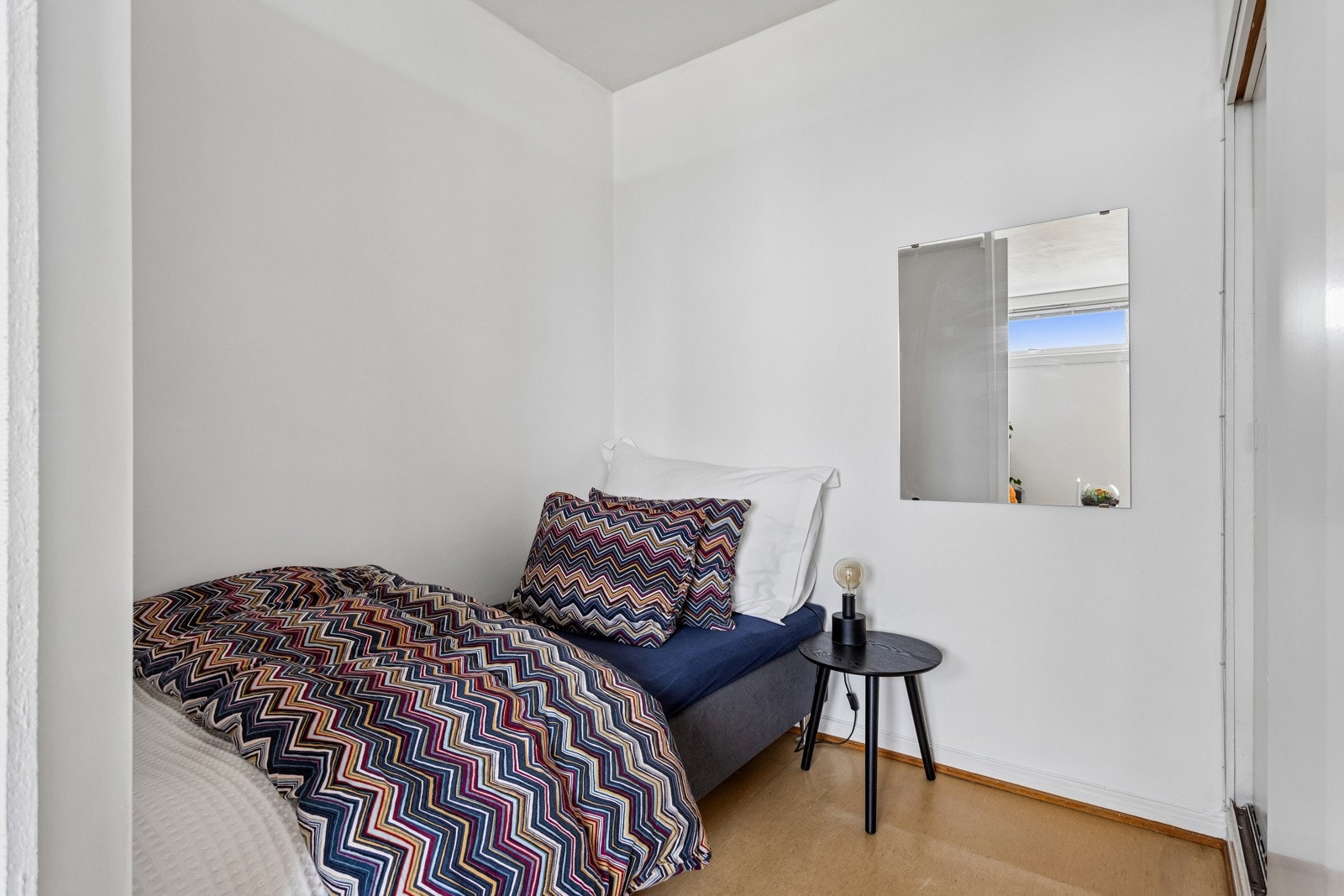 Her har du plass til seng og nattbord. Galleribilde