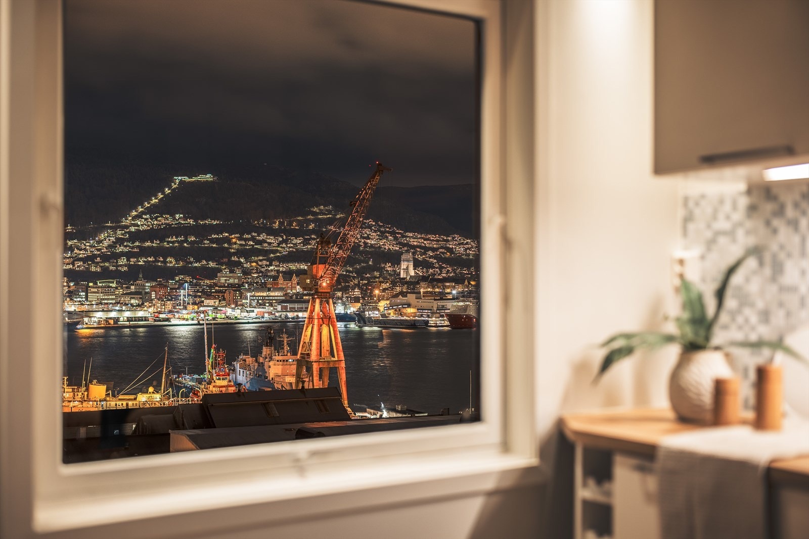 Fra kjøkkenvindu. Galleribilde