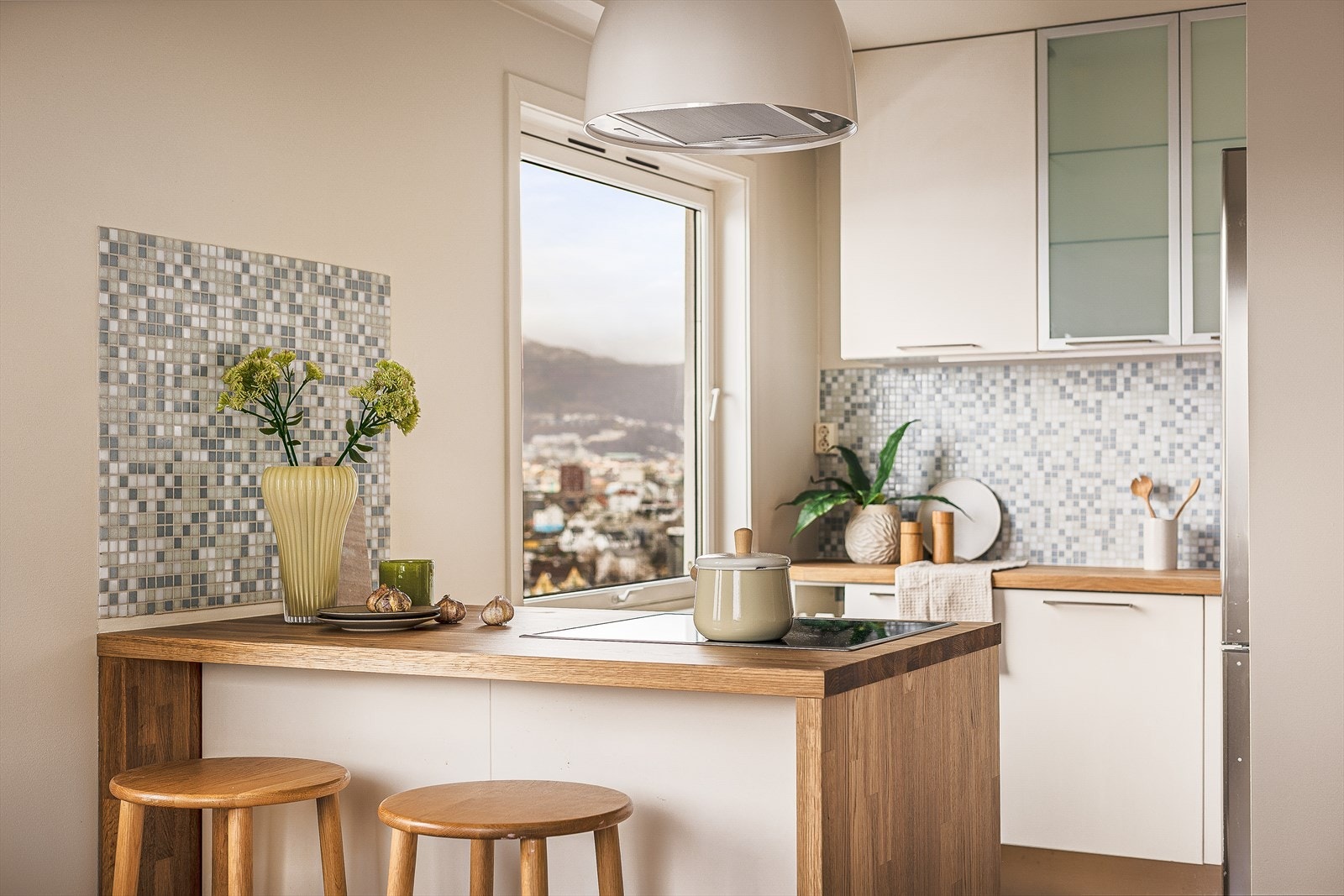 Flott utsikt mot Askøy, Sandviken, Fløyen og Ulriken. Galleribilde