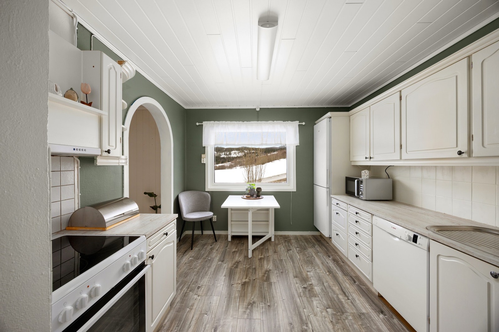 Kjøkken - 10 kvm. Pen og praktisk kjøkkeninnredning Galleribilde