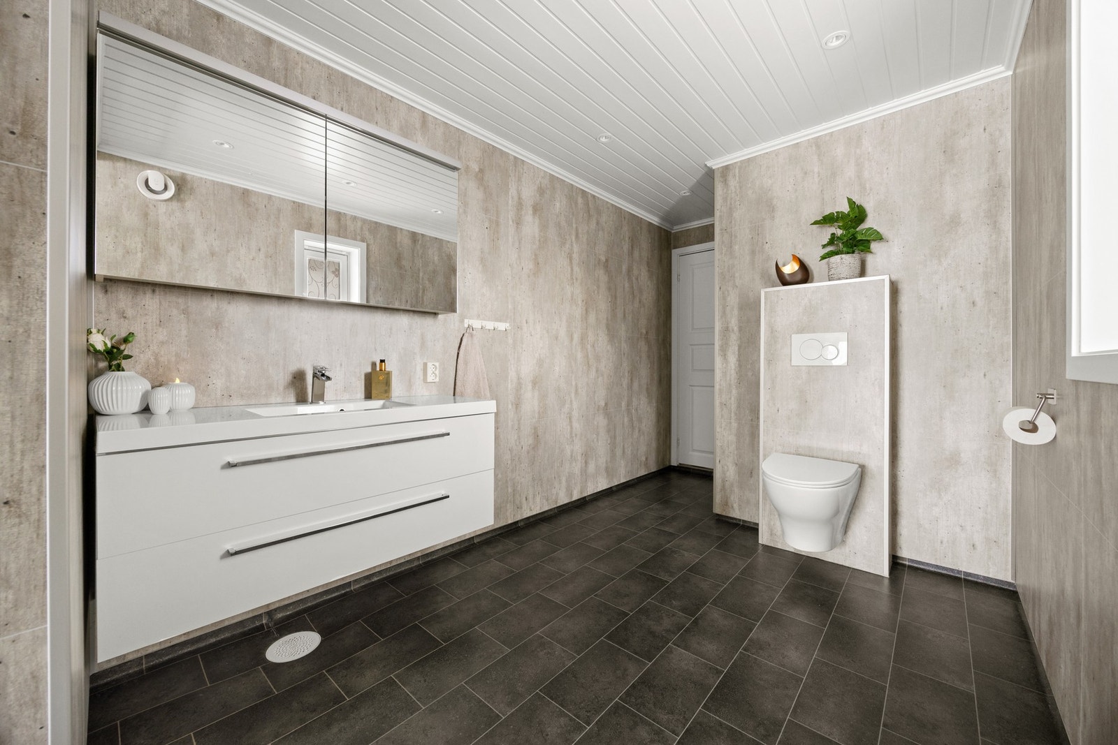 Bad/vaskerom - 17 kvm. Badet ble oppusset i 2017. Galleribilde