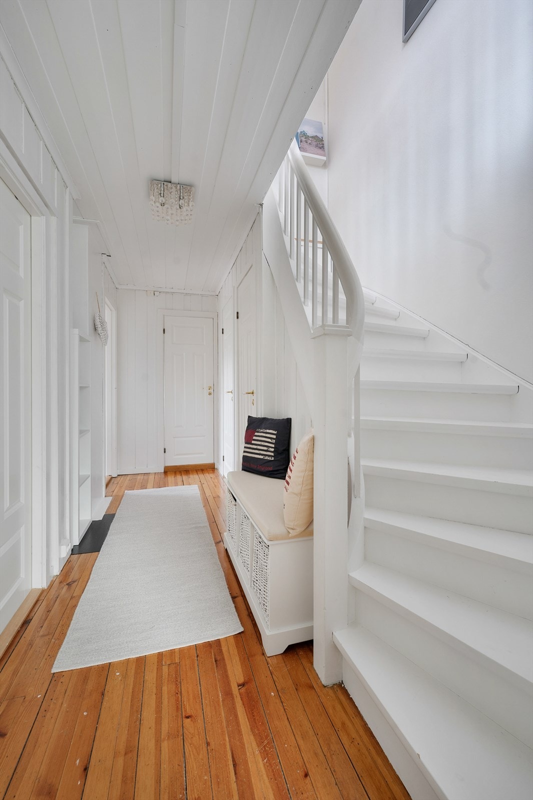 Gang med trapp til 2.etasje. Galleribilde