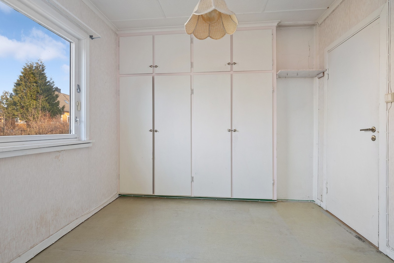God oppbevaringsplass i skap. Galleribilde