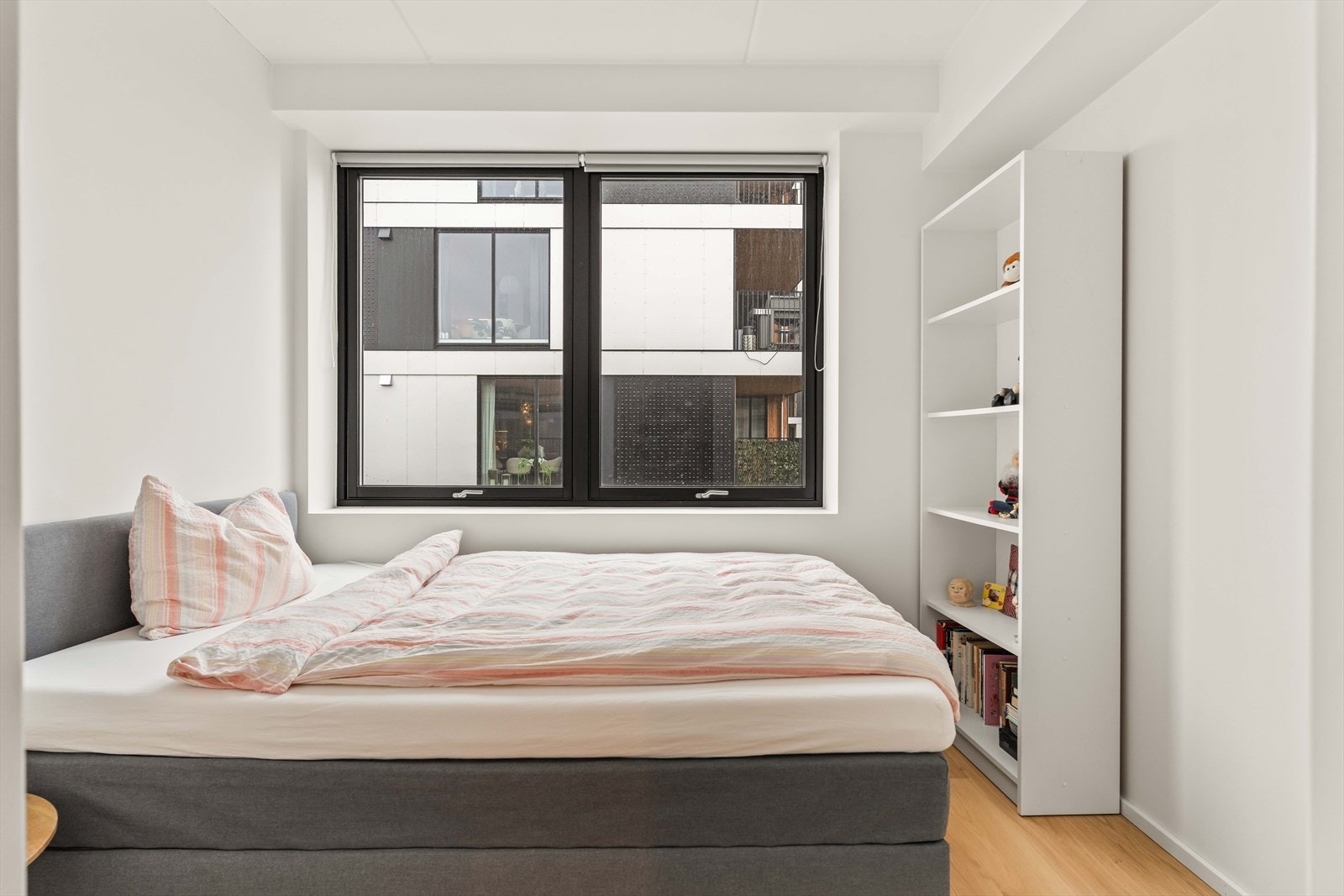 Også her er det 1-stavs parkett og lyse overflater som i resten av leiligheten. Galleribilde