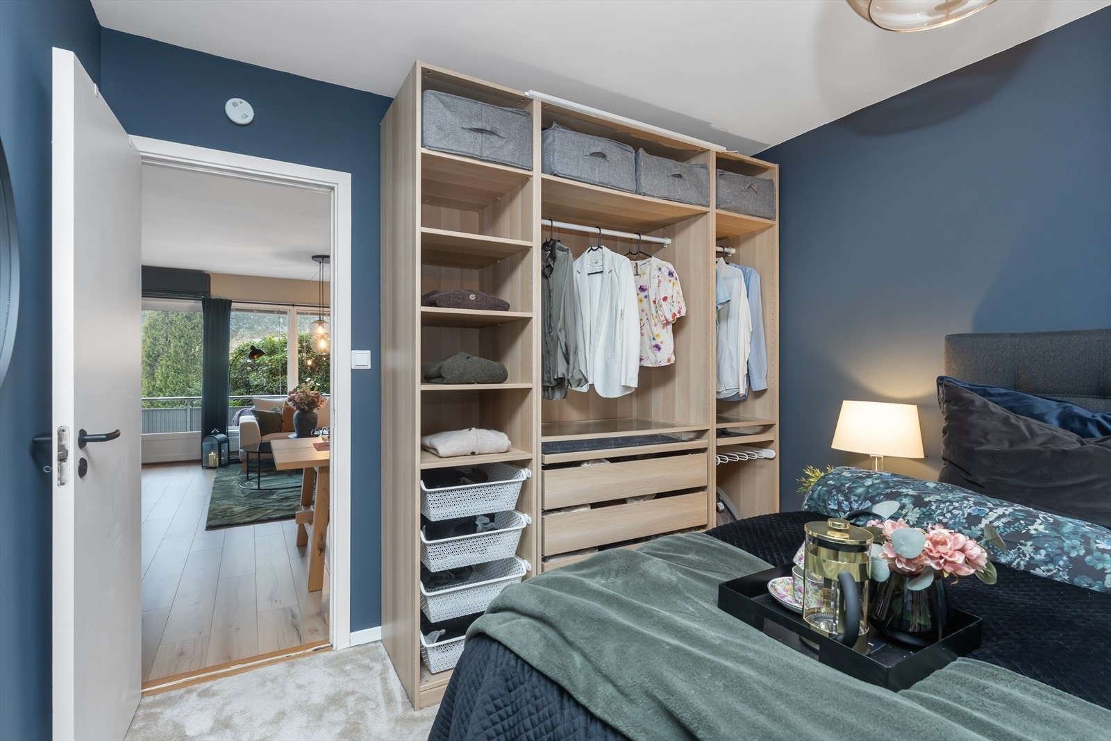 Garderobeskap medfølger ikke Galleribilde