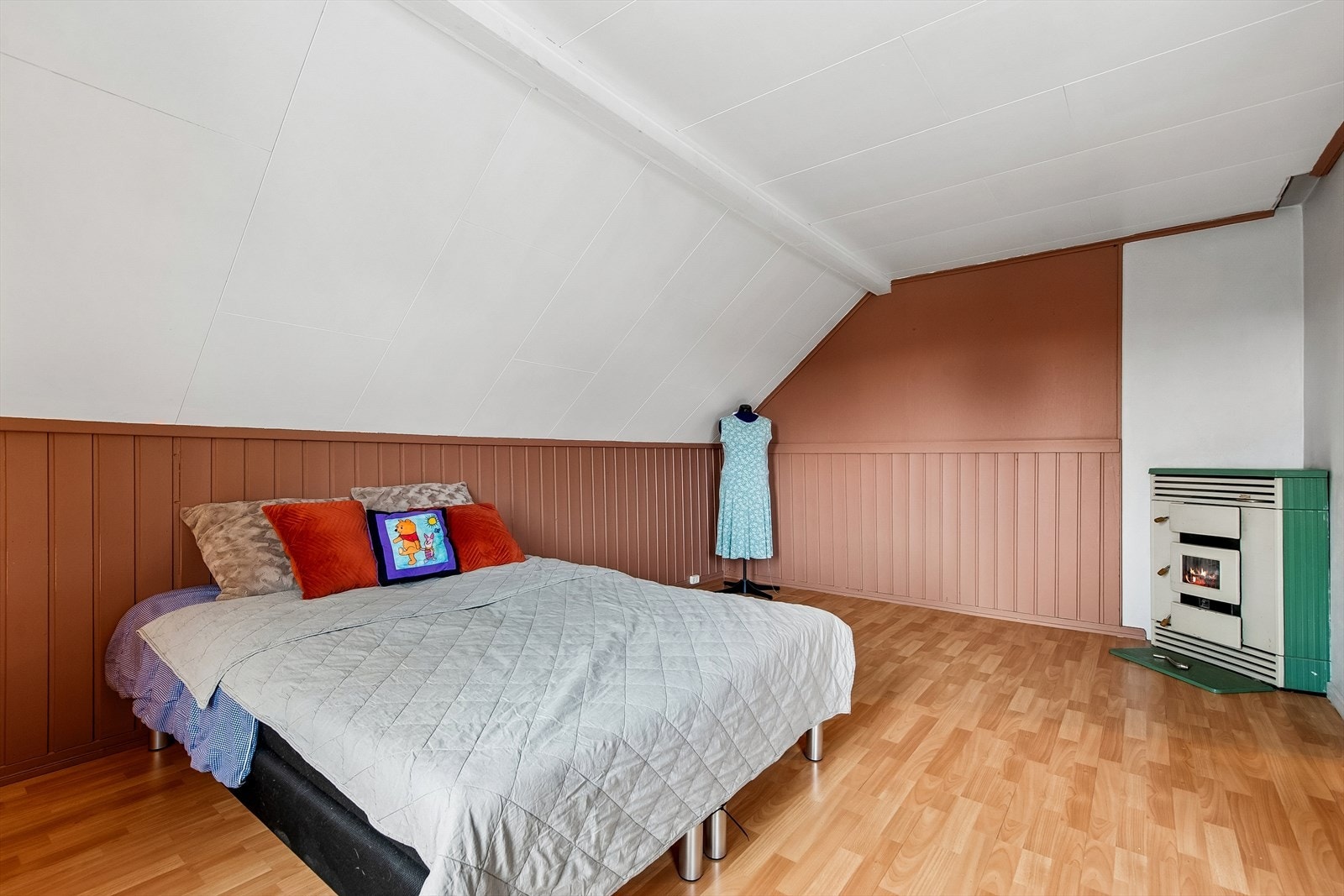 En kombiovn fra Jøtul gir ekstra oppvarming på kalde dager. Galleribilde