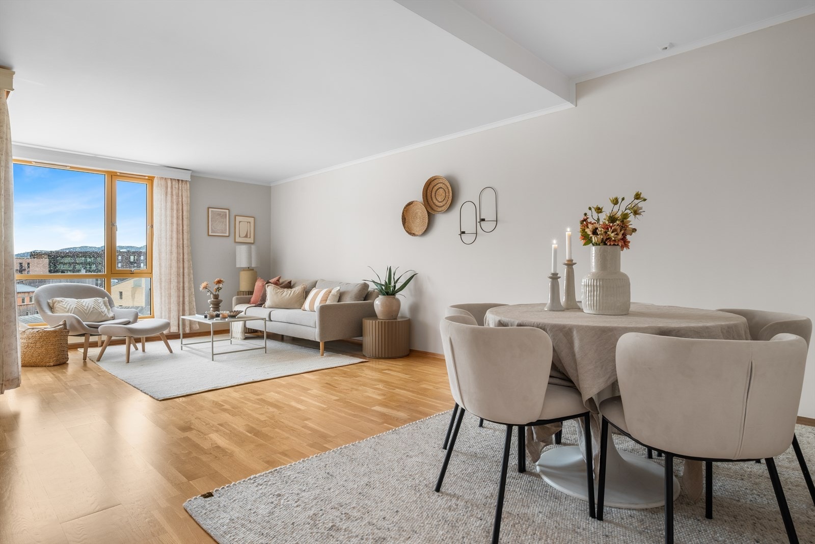 Leiligheten har en sentral men tilbaketrukket beliggenhet, i umiddelbar nærhet av Melhus sentrum. Galleribilde