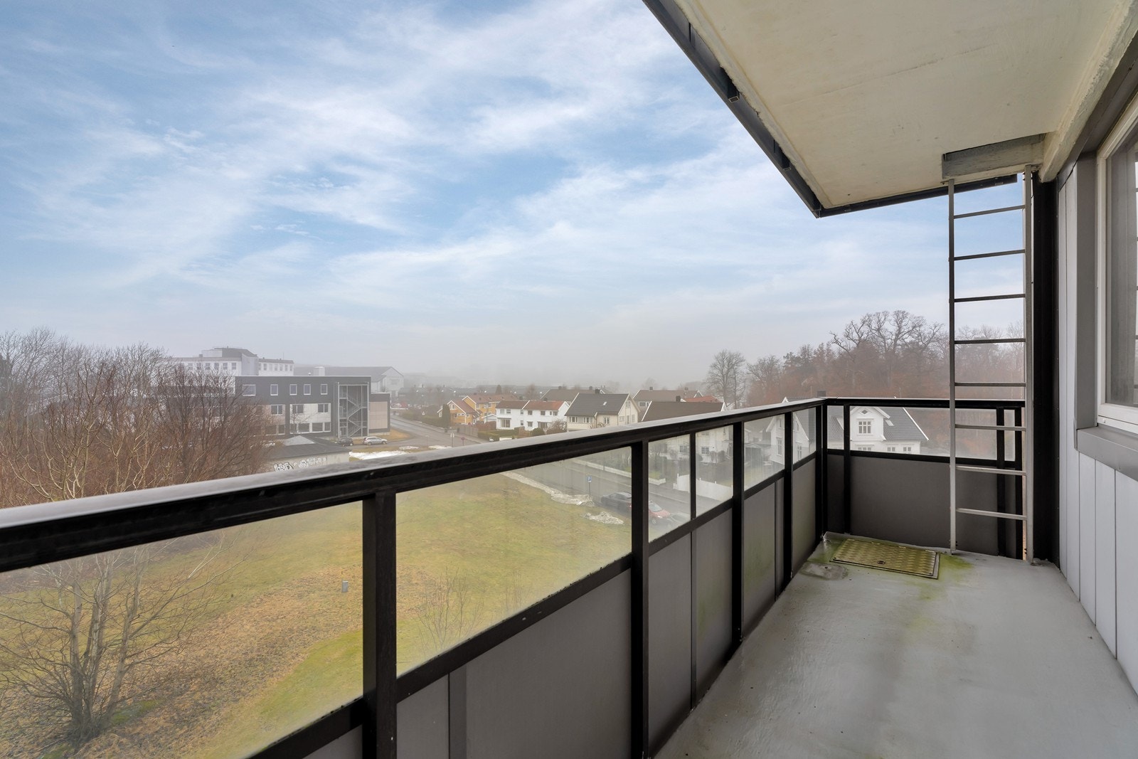 Vestvendt med fint utsyn og kveldssol Galleribilde