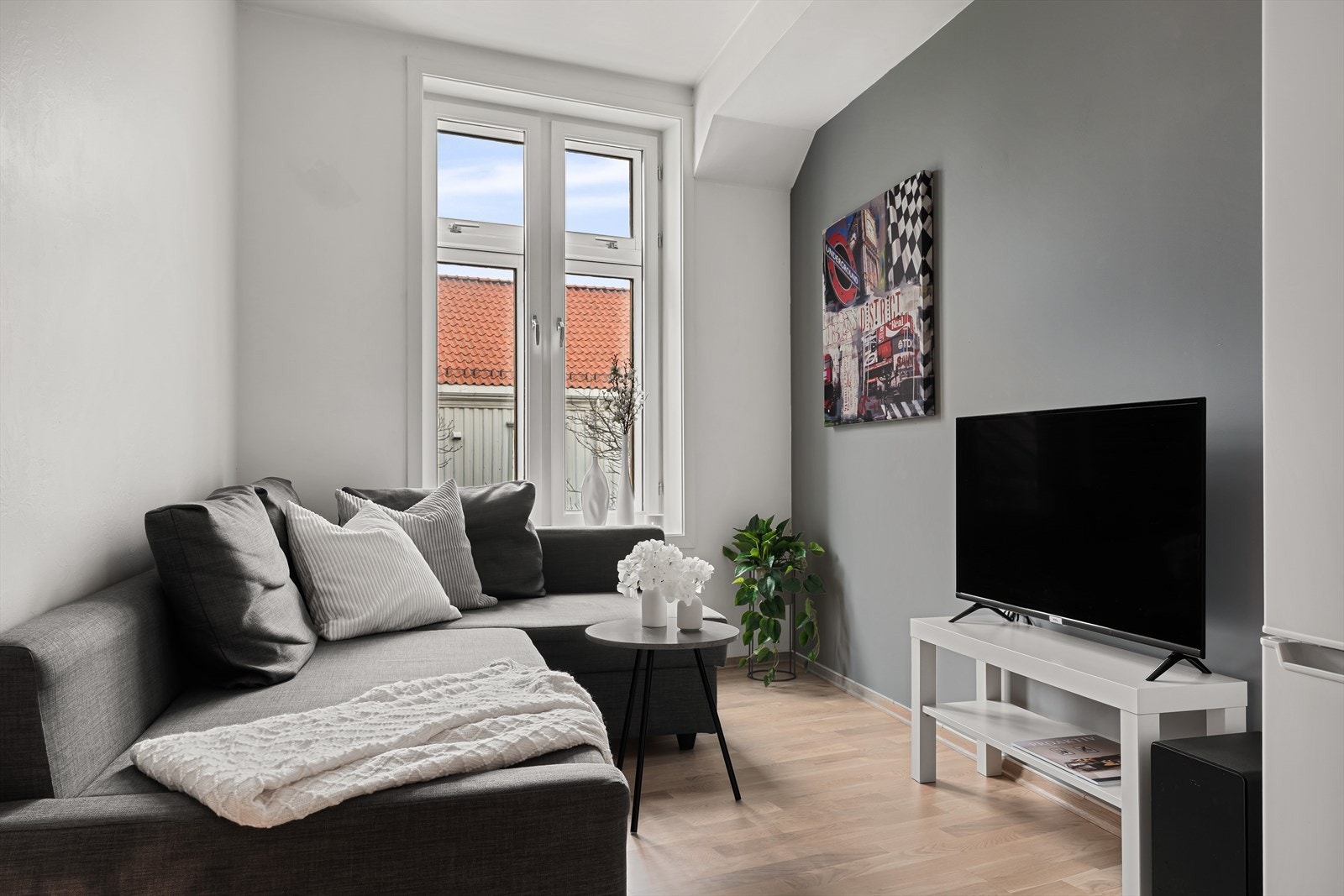 Leiligheten fremstår i god stand med åpen stue- og kjøkkenløsning. Galleribilde