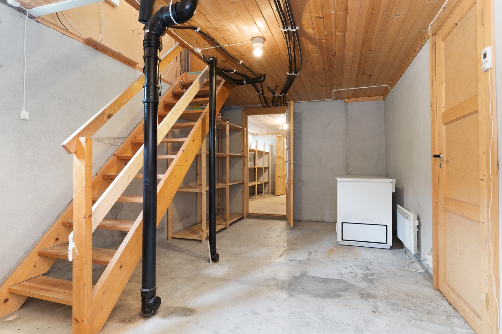 Adkomst kjeller fra boligen Galleribilde