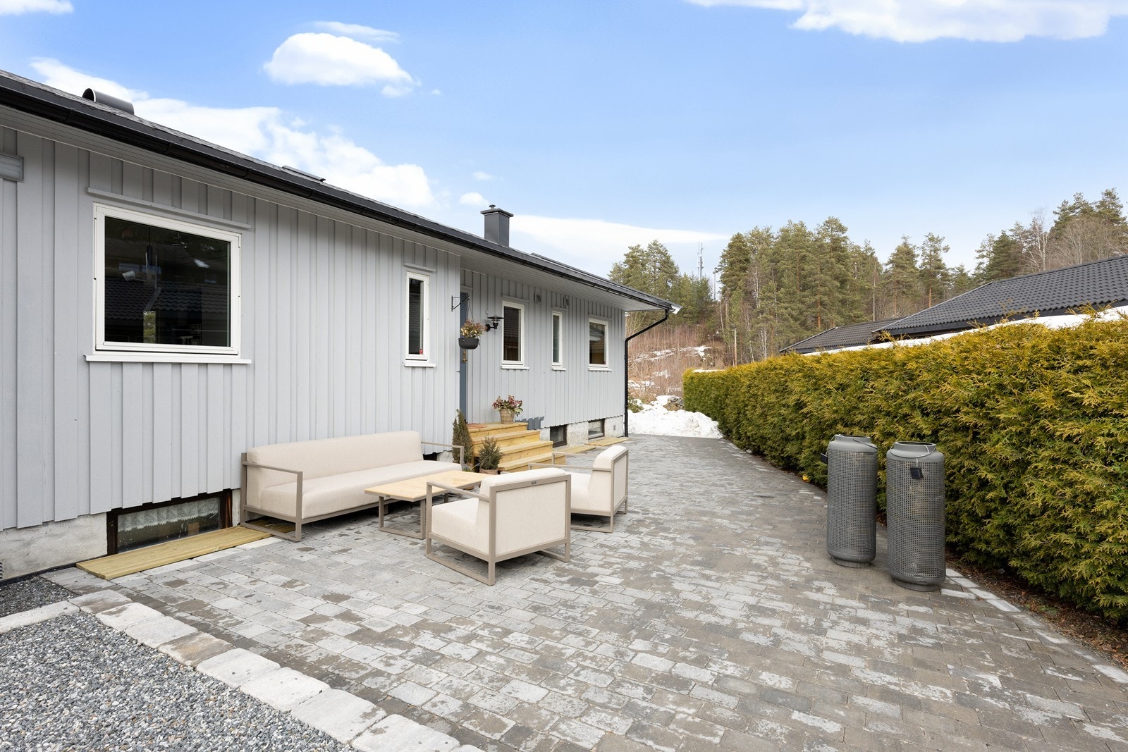 Terrasse ved inngangsdøren Galleribilde