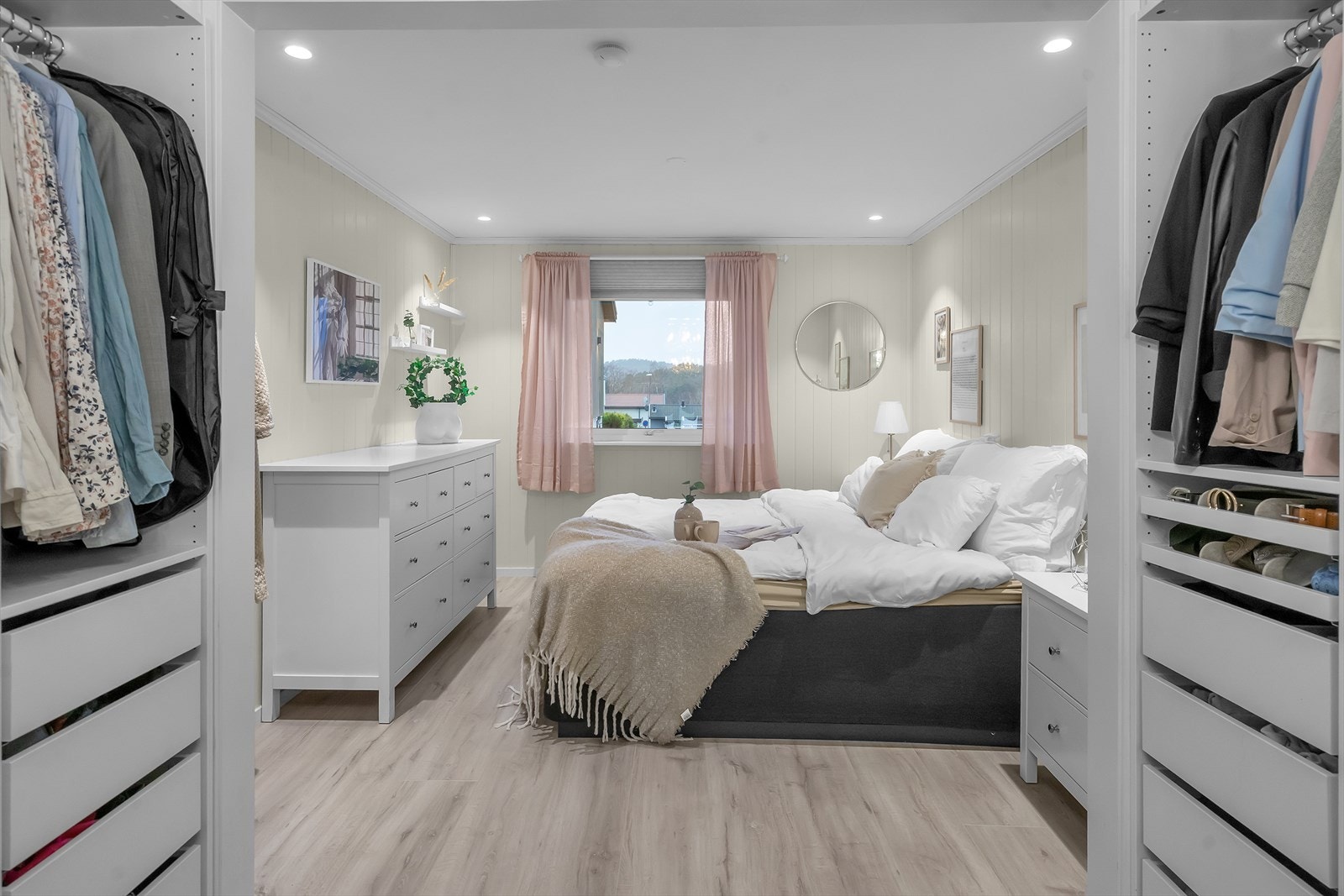 Dette er det største soverommet, med "walk-in". Galleribilde