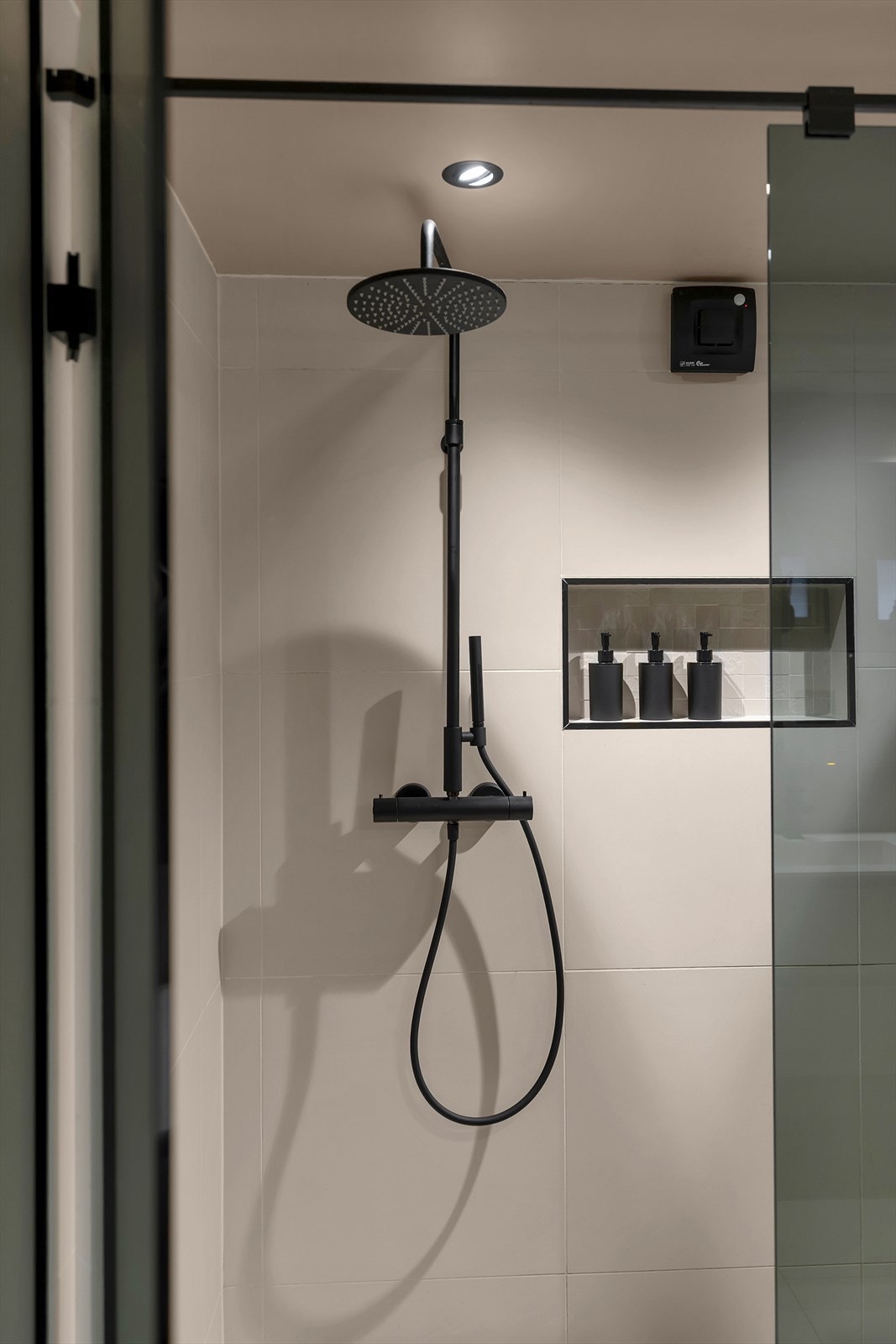 Lekkert og romslig bad, fra 2021 | Varme i gulv. Galleribilde