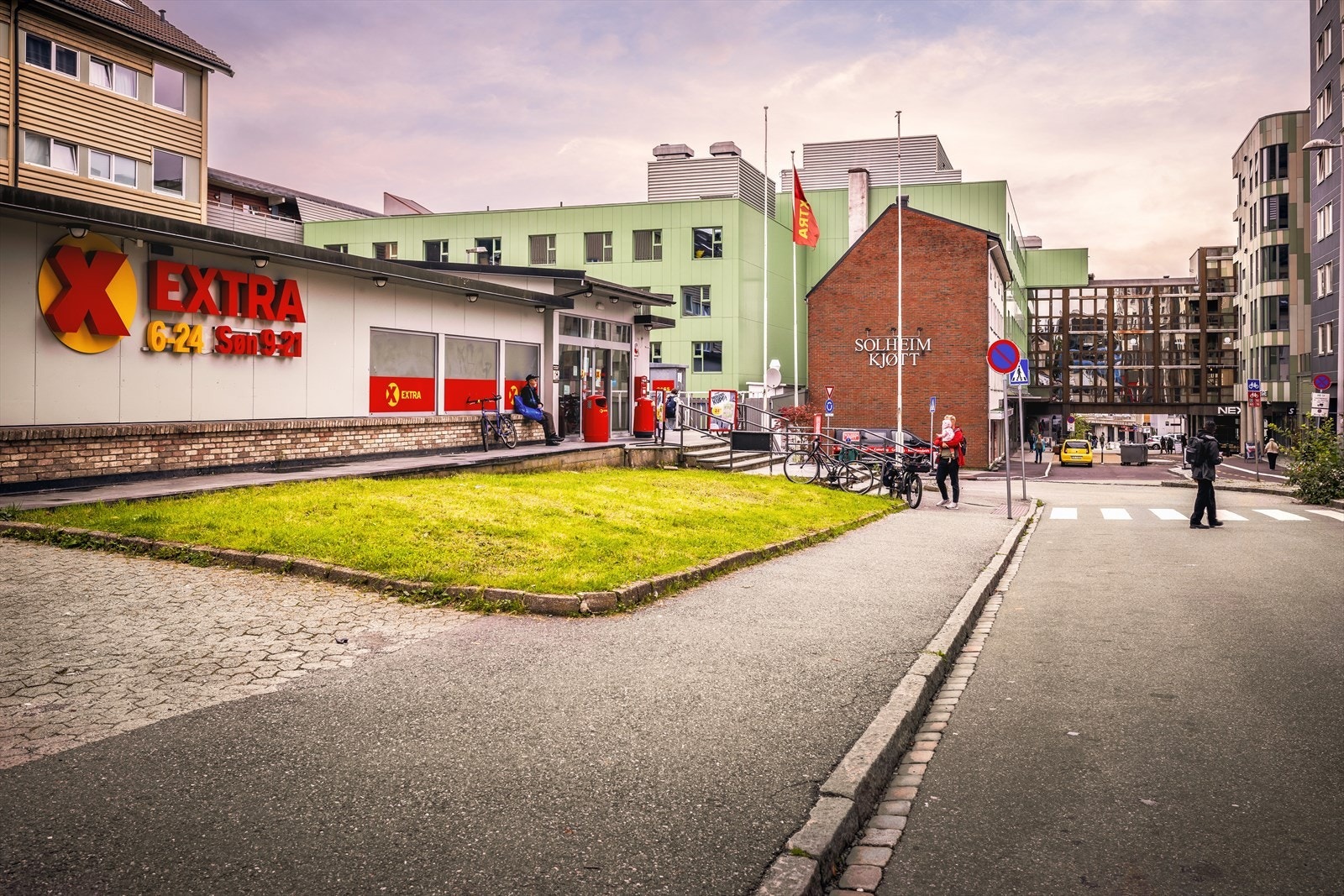 Coop Extra Danmarksplass som også holder åpent på søndager ligger kun tre minutters gange fra boligen. Galleribilde