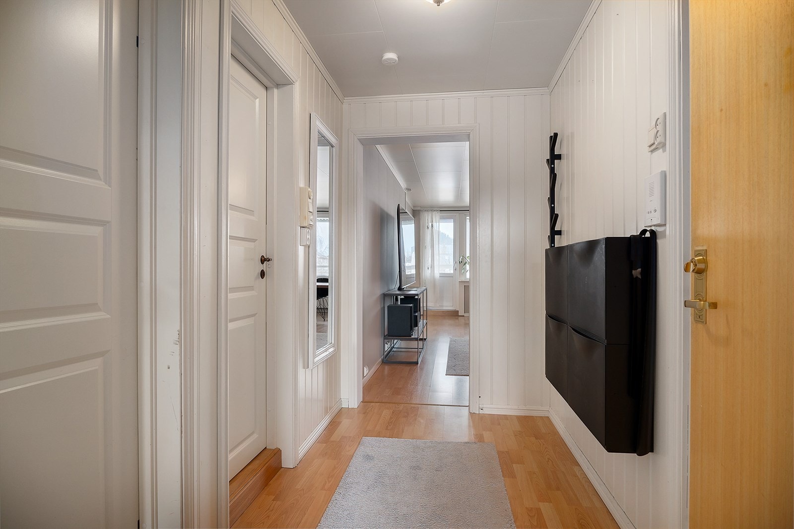 Entreen er lys og fin med et panelt uttrykk. Galleribilde