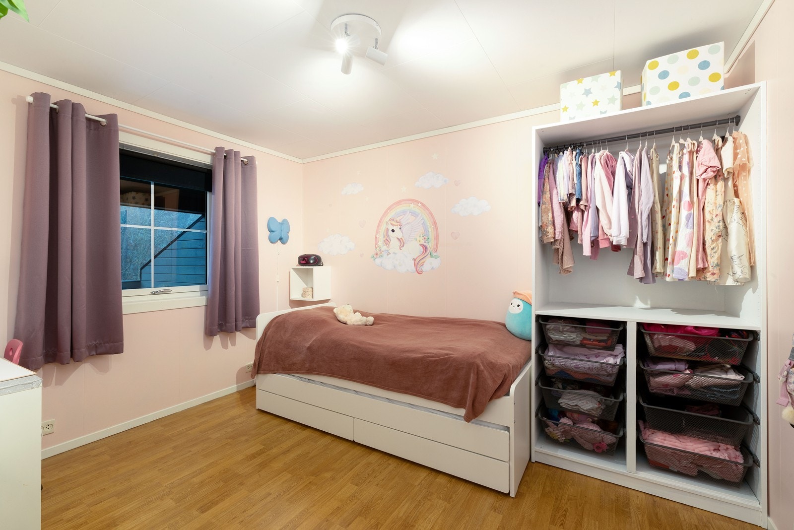 Boligens andre soverom er også av god størrelse. Galleribilde