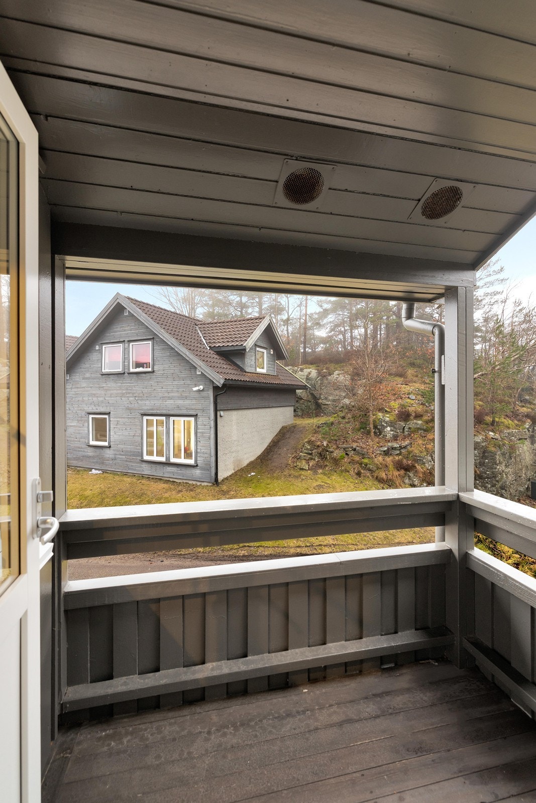 Fra stuen er det adkomst til balkong. Galleribilde