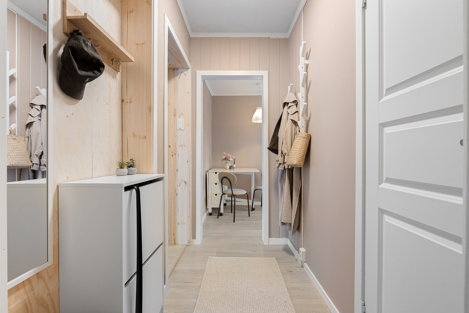 Leiligheten disponerer to boder i kjeller, samt en på loft. Galleribilde