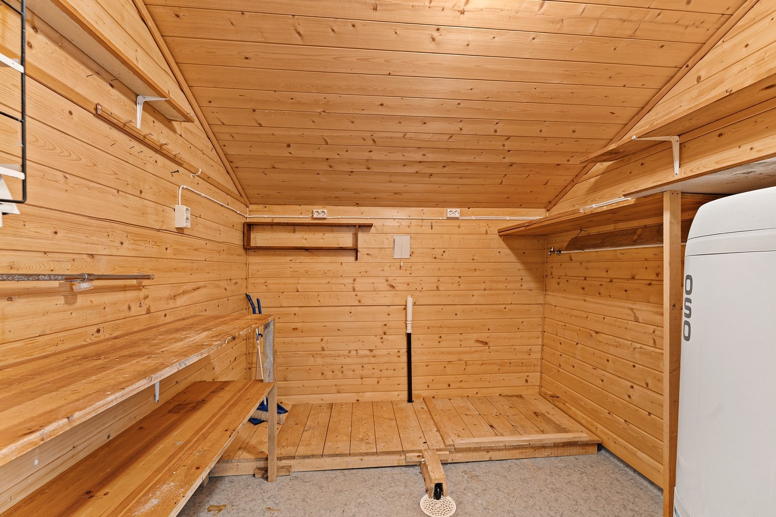 Godt med oppbevaringsplass i både innvendig og utvendig bod. Galleribilde