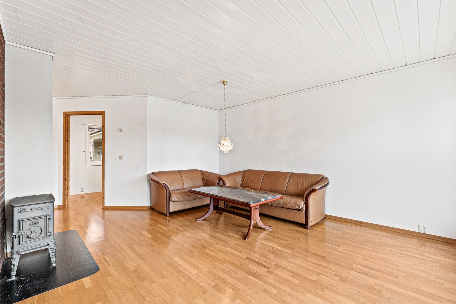 Vedovn i stue. Galleribilde