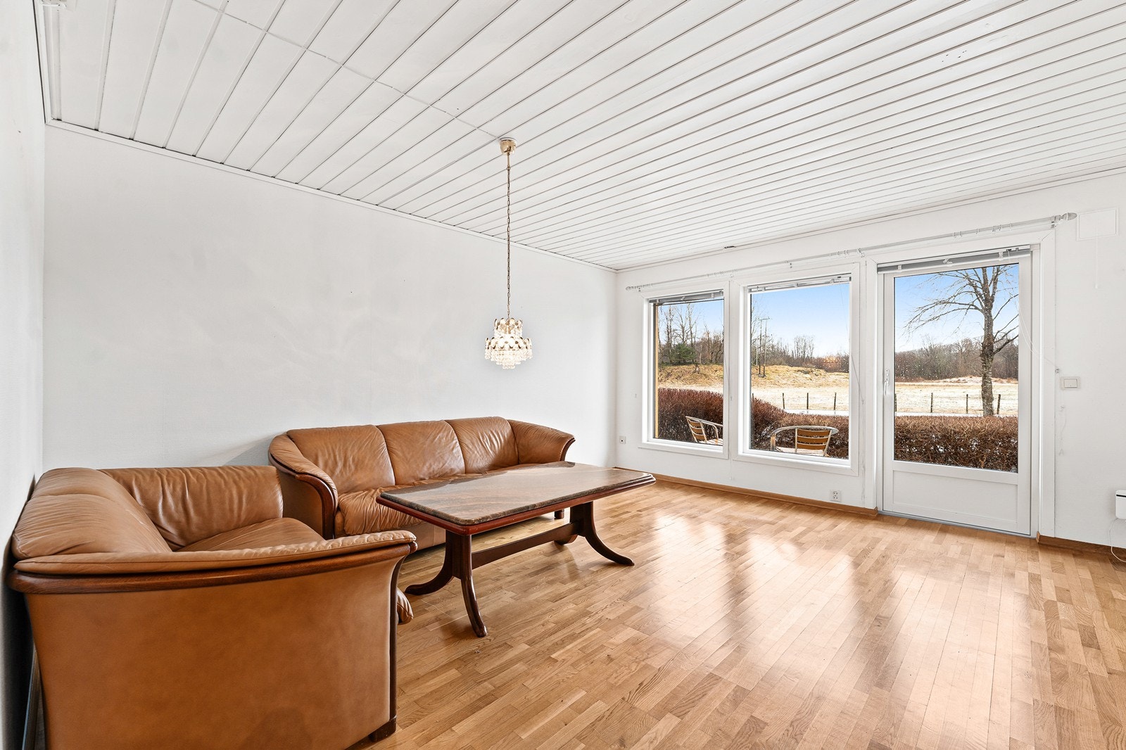 Lys og romslig stue. Galleribilde