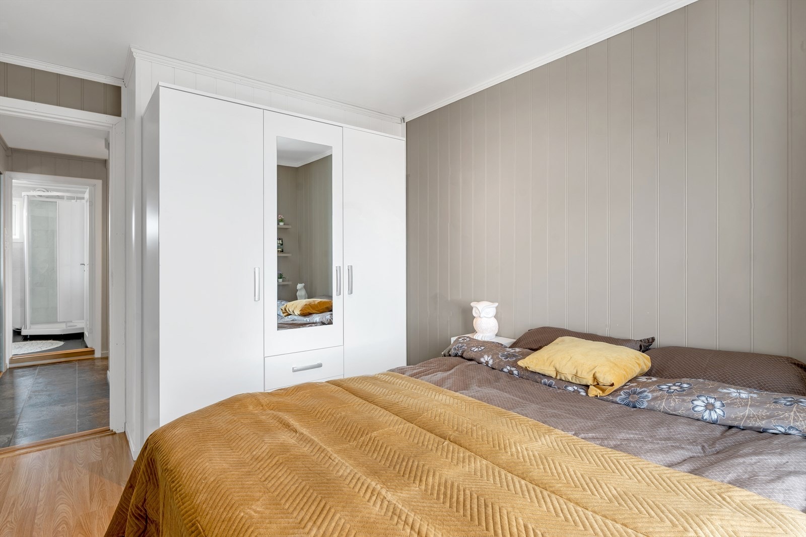 Skapplass på soverom Galleribilde