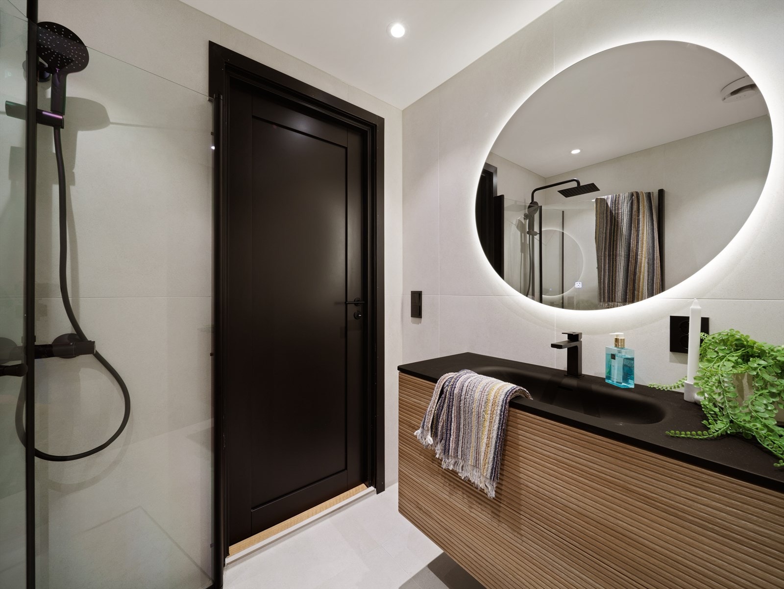 Romslig og delikat bad i 2. etasje fra 2026. Galleribilde