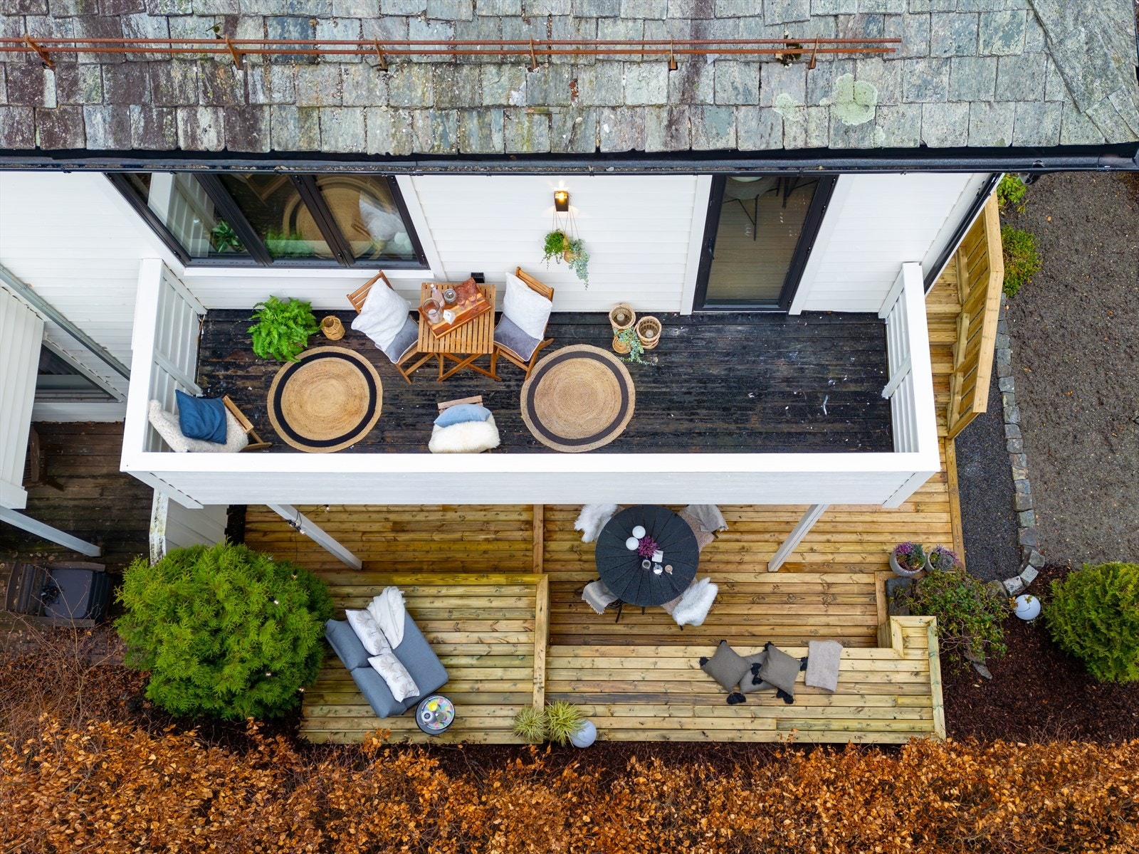 Fra stuen er det utgang til en sørvendt balkong på ca. 10 kvm Galleribilde